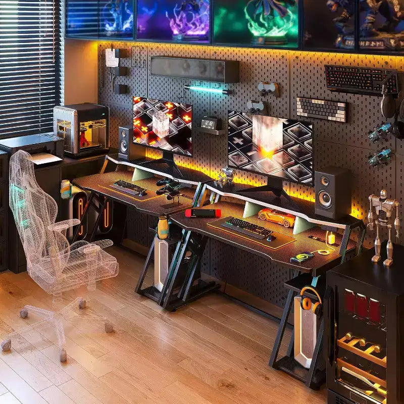 Bureau de jeu 48" avec prise électrique, lumières LED, texture en fibre de carbone et étagère de rangement pour PC